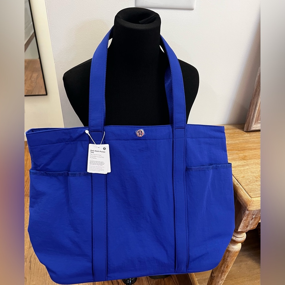 Lululemon Daily Multi Purpose Beautiful Blue Tote with so many pockets!